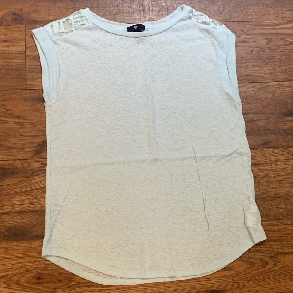 Gap Tshirt Size Small